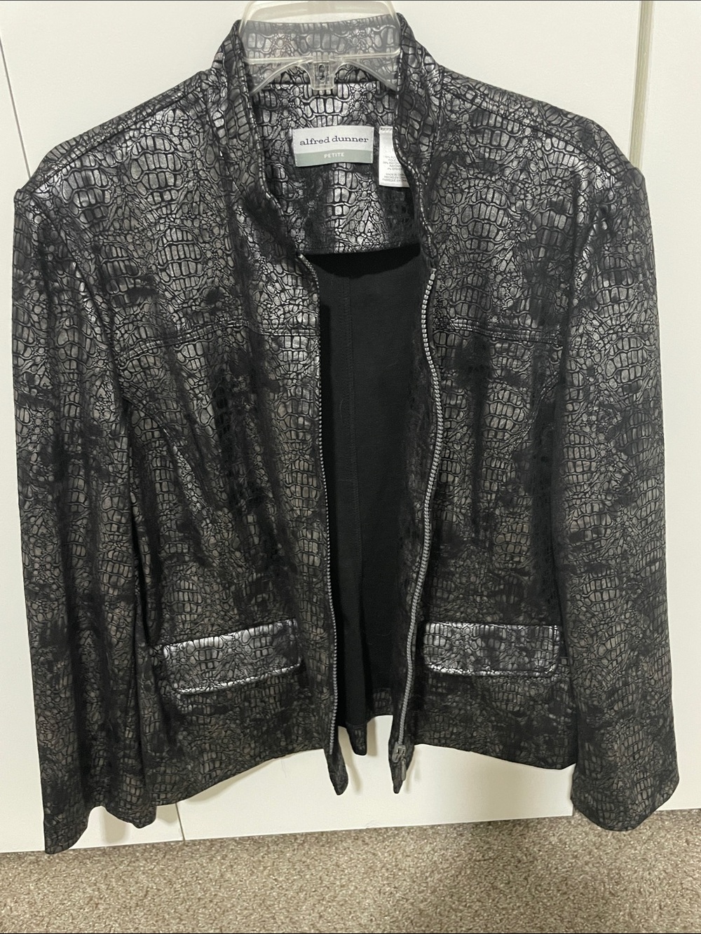 Alfred Dunner Black Metallic Croc-Embossed Zip Jacket          Size 16P